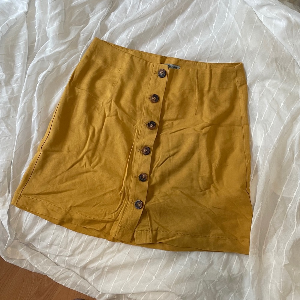 mustard skirt 💛